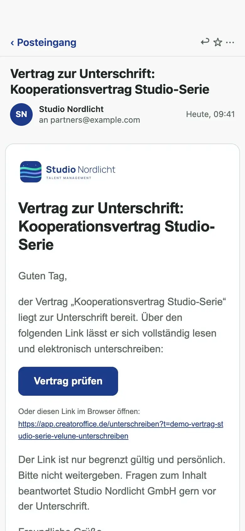 Mail am Handy: Vertrag zur Unterschrift mit Knopf „Vertrag prüfen“.